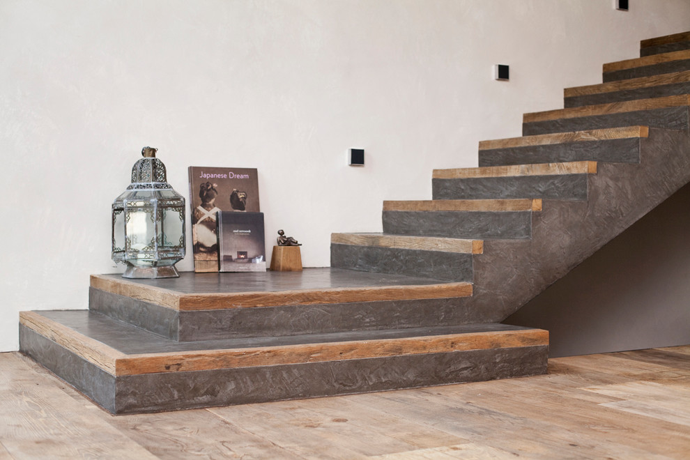 Inspiration for a large country straight staircase in Cologne with concrete risers.