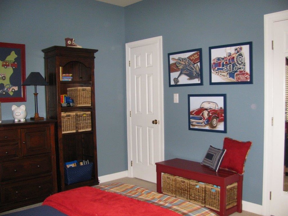 Design ideas for a mid-sized traditional kids' bedroom for kids 4-10 years old and boys in Raleigh with blue walls and carpet.