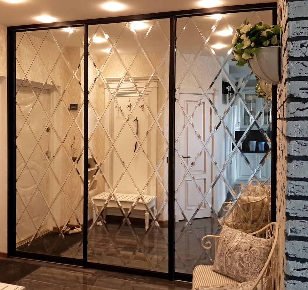 Шкафы-купе с фацетной композицией