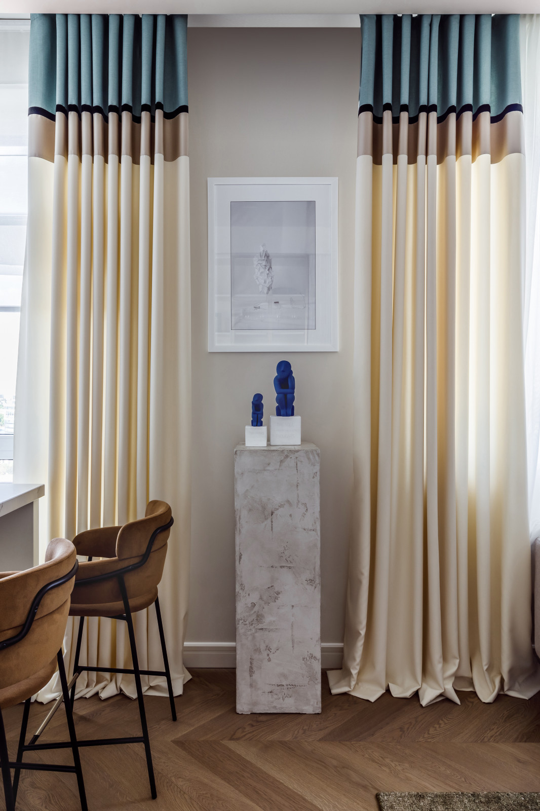 Дом с синими человечками