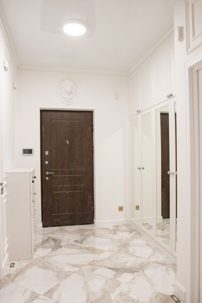 Прихожая в современной классике