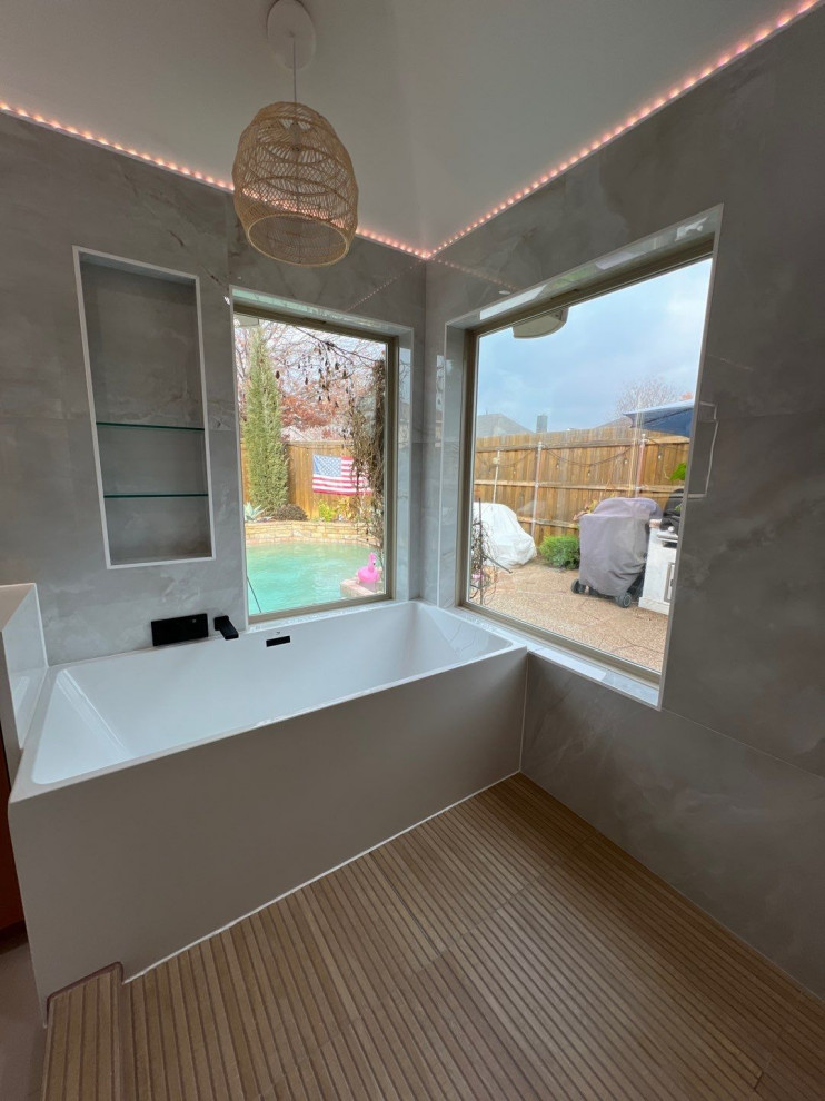 Master Bathroom Bathtub