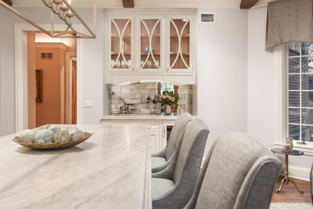 Transitional kitchen photo in Chicago