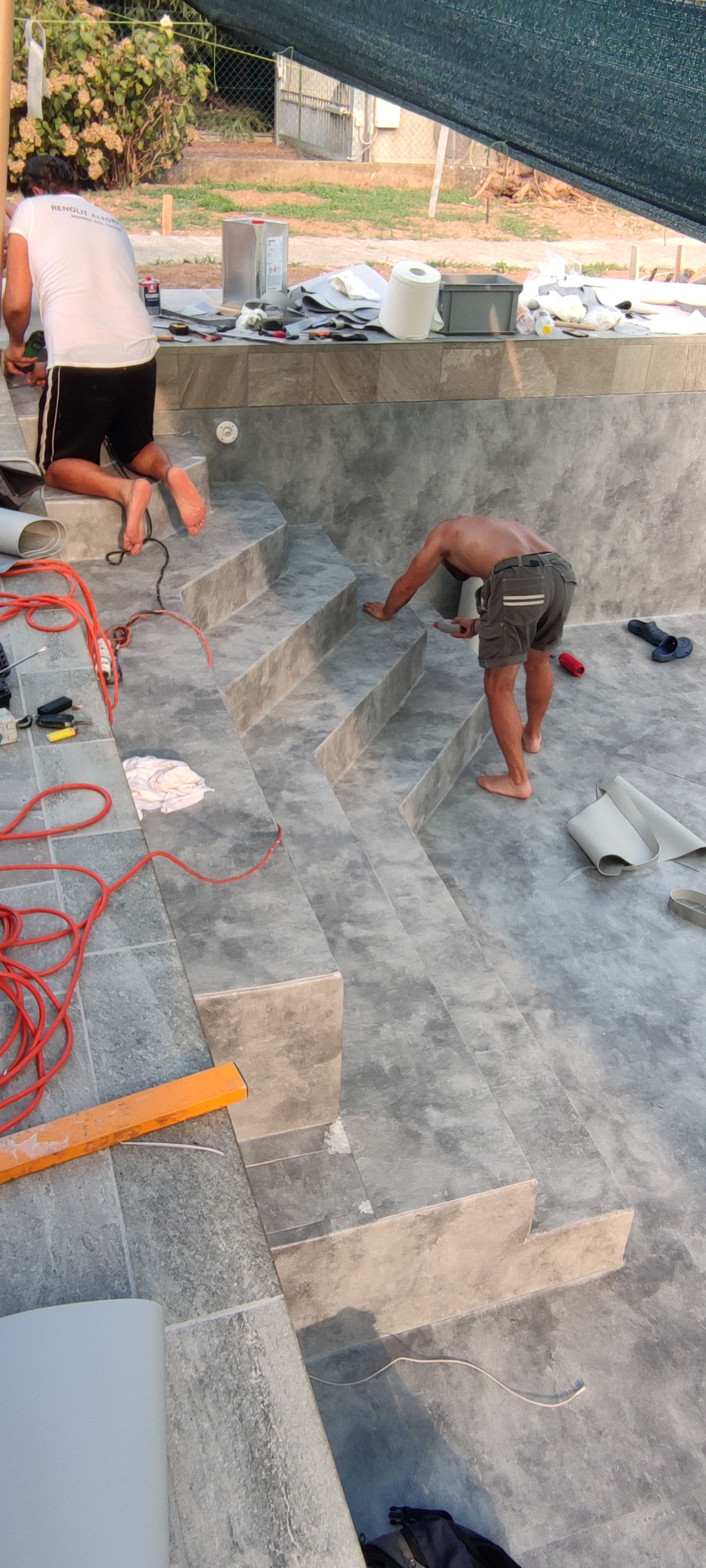 posa rivestimento  grigio