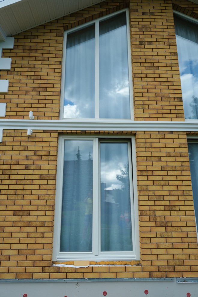 Деревянные современные окна для загородных домов