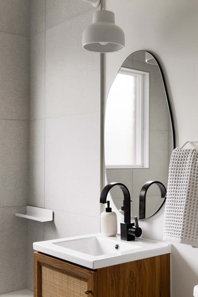 Bathroom - mid-century modern bathroom idea in Phoenix