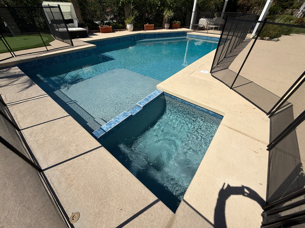 Aqua White - Mini Pebble Finish