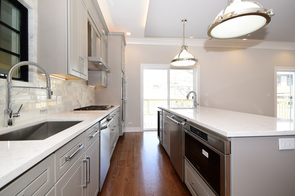 Transitional kitchen photo in Chicago