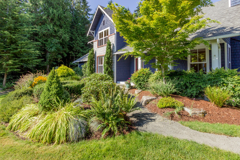 Photo of a mid-sized traditional front yard partial sun garden in Seattle with a garden path and gravel.
