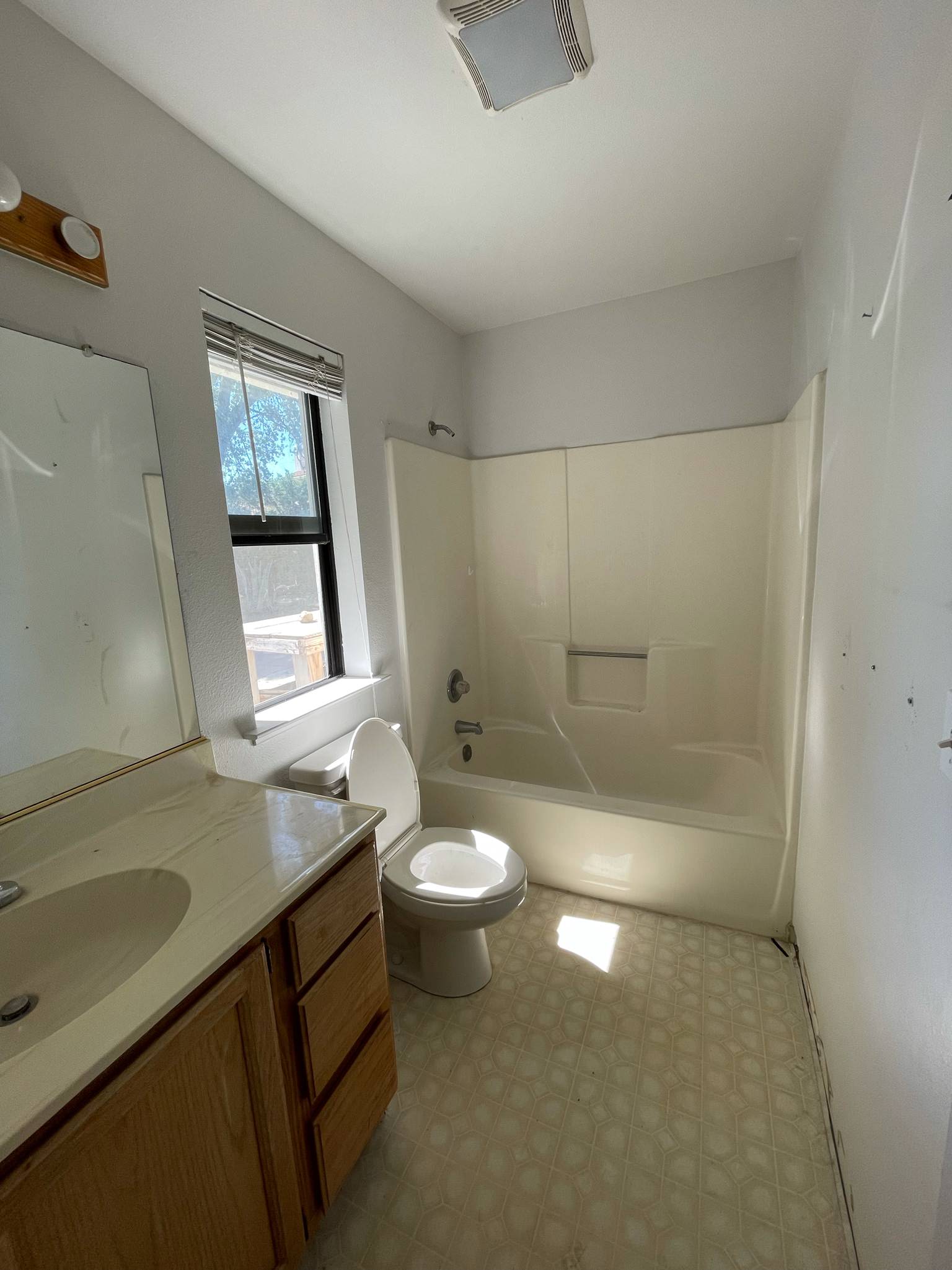 Condor Lane Remodel (Hall Bath Before)