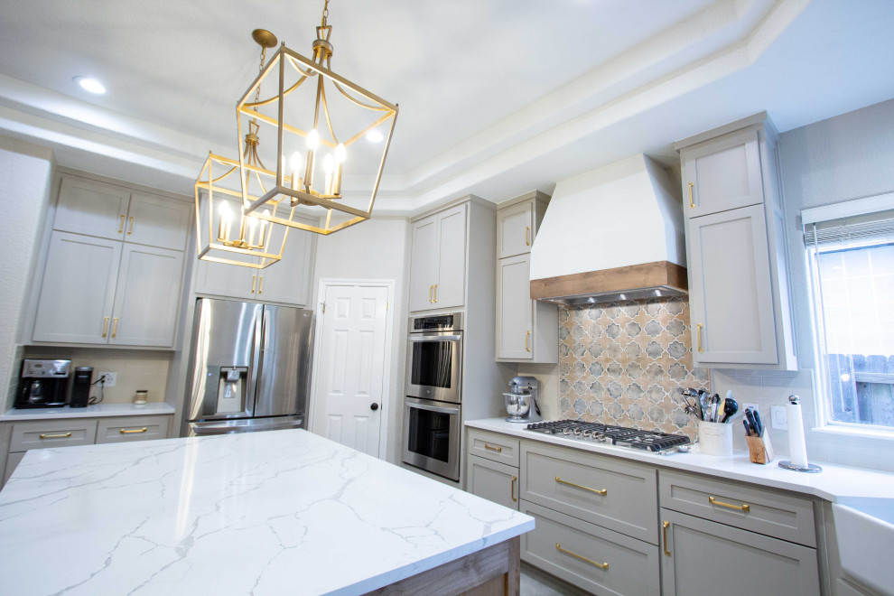 Home design - transitional home design idea in Austin