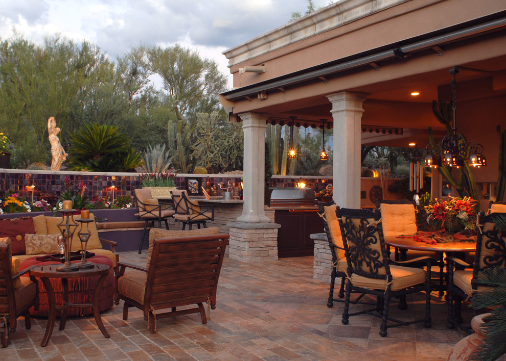 Design ideas for a large traditional patio in Phoenix.