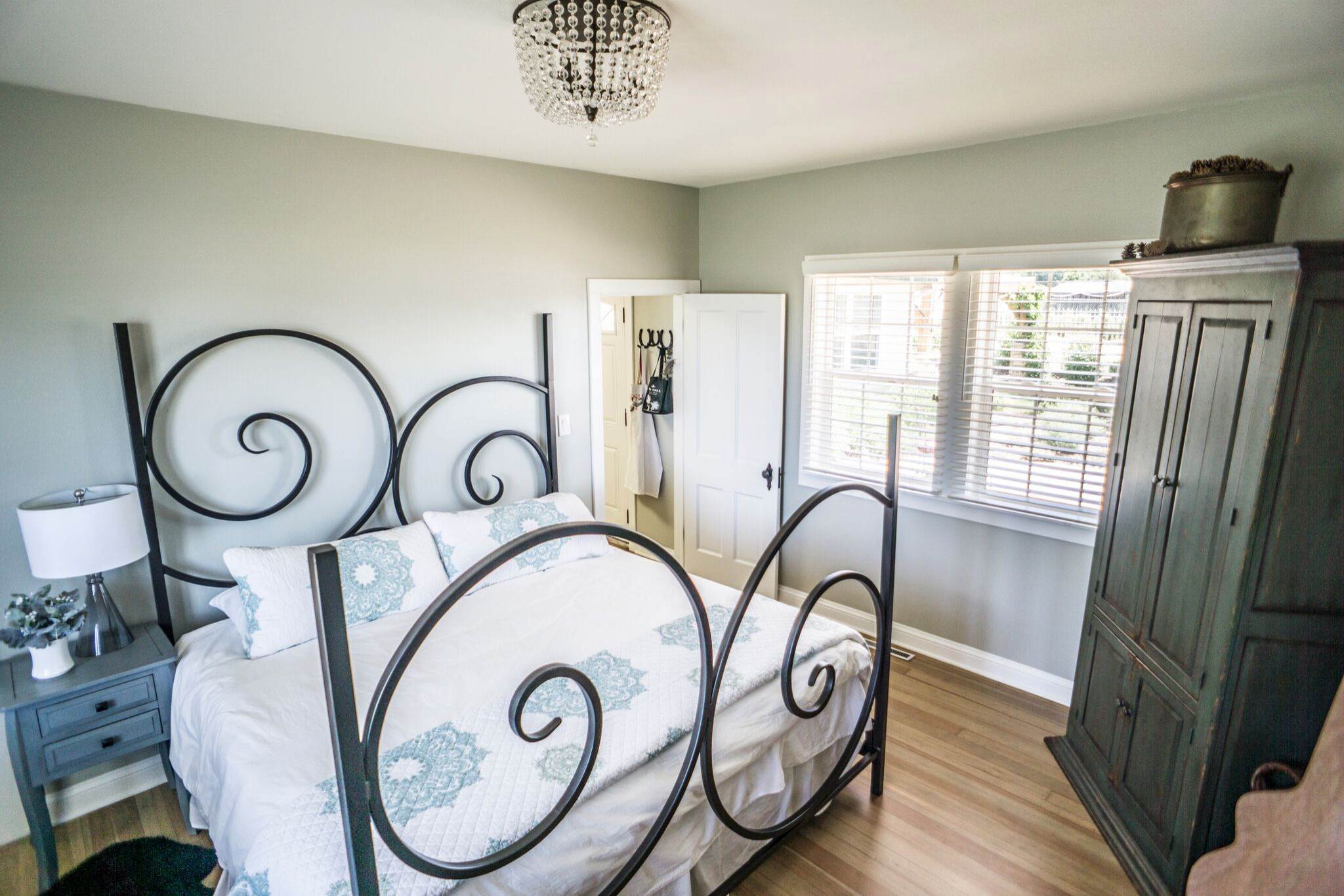 Guest bedroom