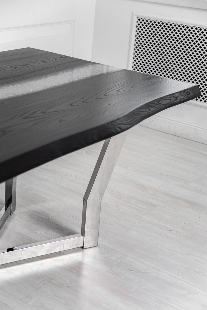 Стол-река из черного ясеня Black Diamond