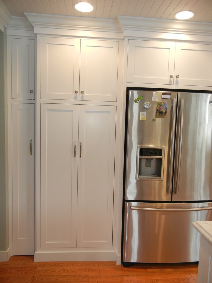Inspiration for a large transitional u-shaped medium tone wood floor, brown floor and shiplap ceiling open concept kitchen remodel with shaker cabinets, white cabinets, stainless steel appliances, an island, white backsplash, subway tile backsplash, a farmhouse sink and granite countertops