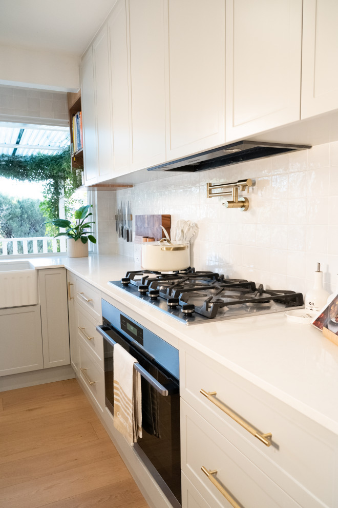 Beach style kitchen in Sydney.