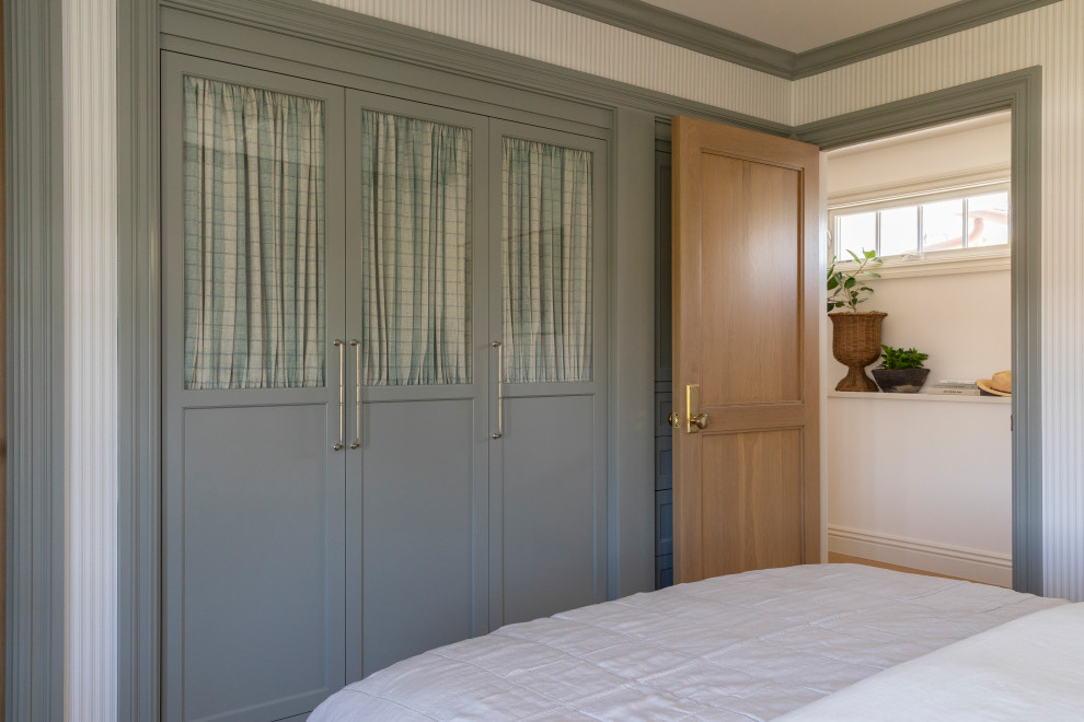 Inspiration for a coastal built-in closet remodel in Orange County