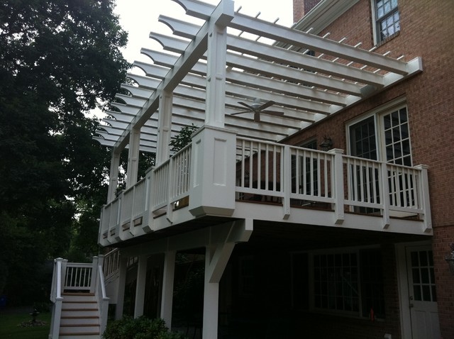Decks american-traditional-terrace