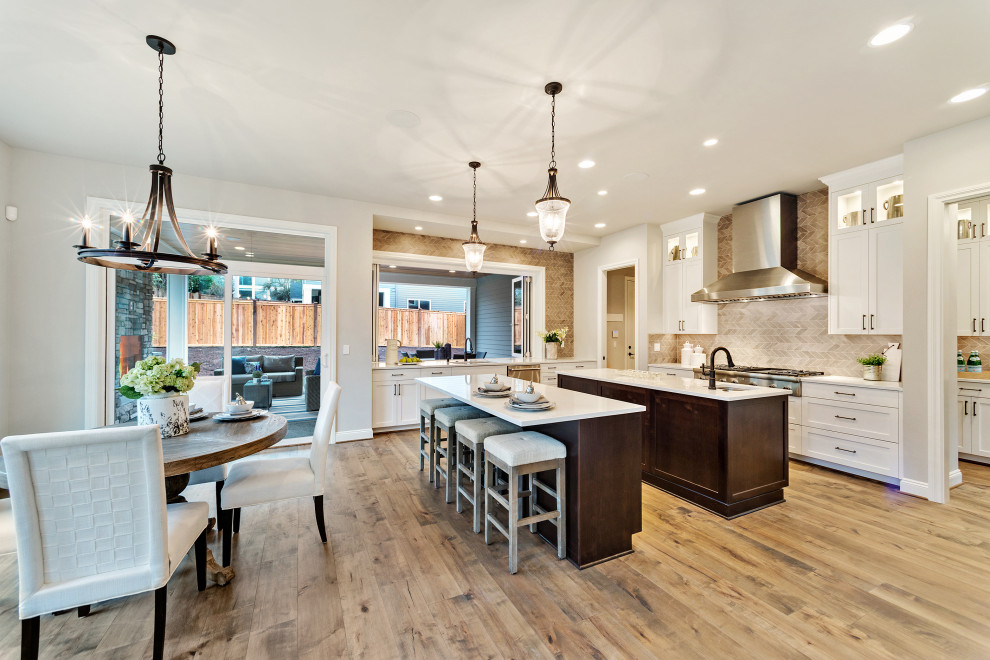 Example of a transitional home design design in Seattle