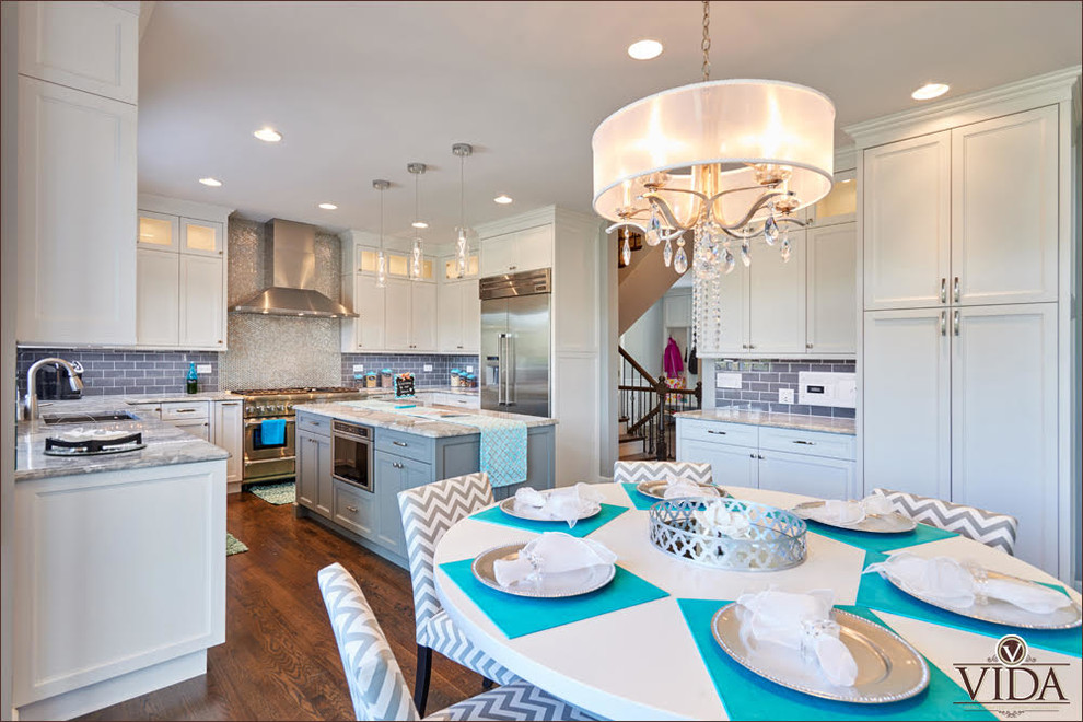 Kitchen - transitional u-shaped kitchen idea in Chicago