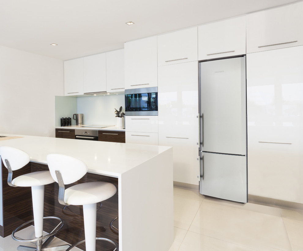 Minimalist kitchen photo in Toronto