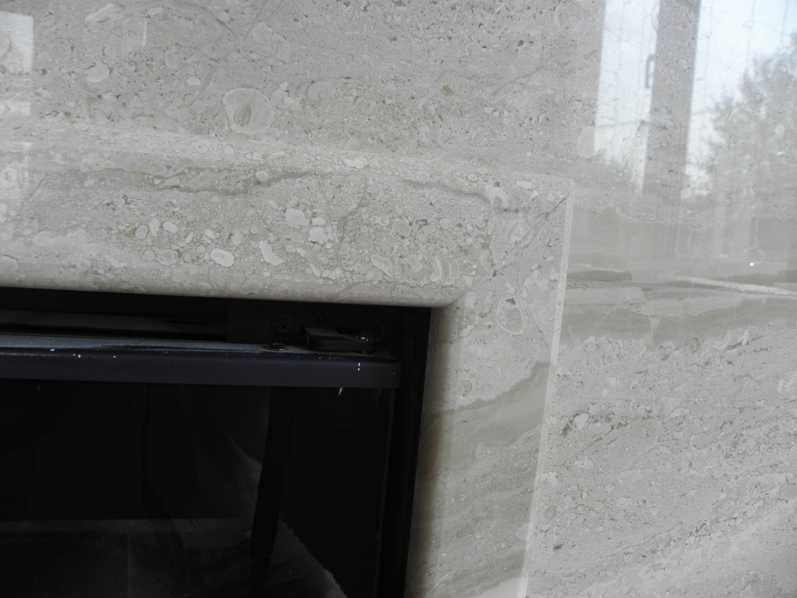 Облицовка камина из мрамора Crema Marfil