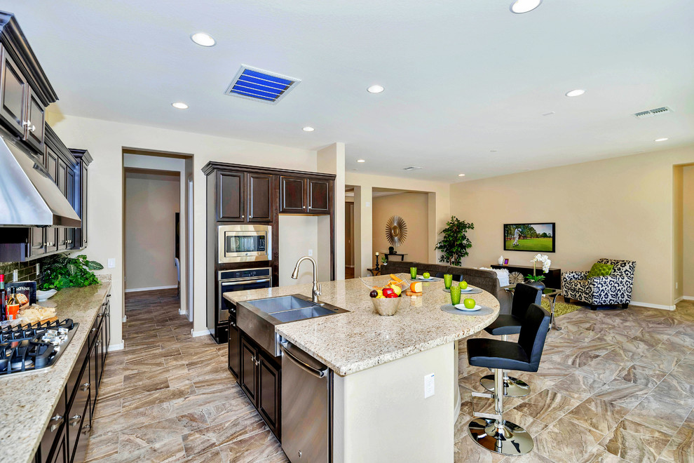 Kitchen - transitional kitchen idea in Phoenix