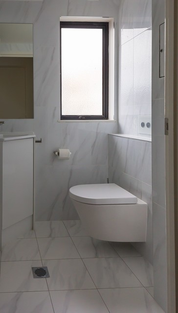 Bathrooms / Laundries modern-toalett