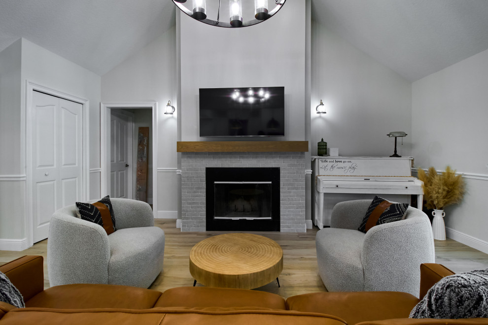 Inspiration for a country home design remodel in Miami