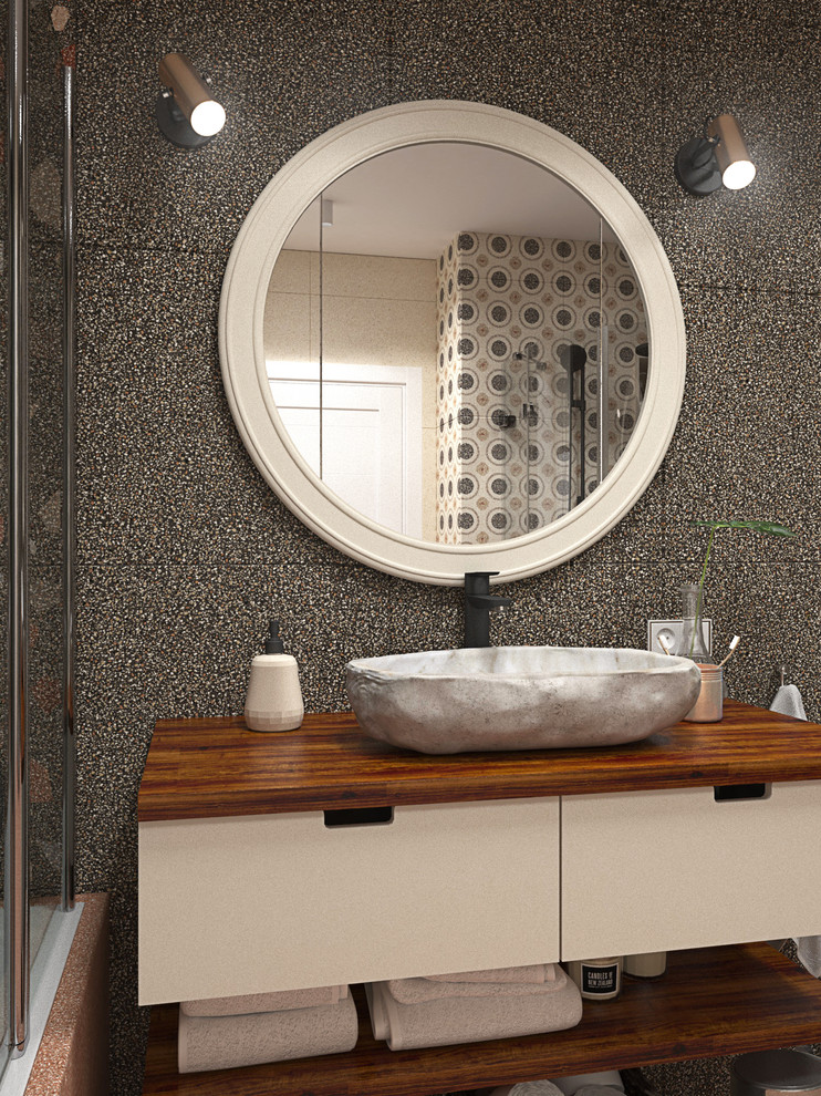 Ванная комната с контрастной плиткой