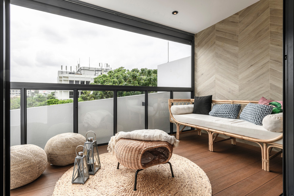 Inspiration for a contemporary balcony in Singapore.