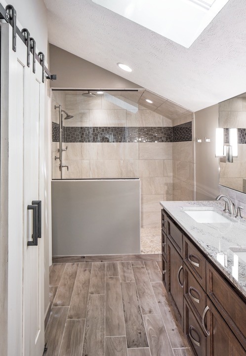Transitional home design photo in Omaha