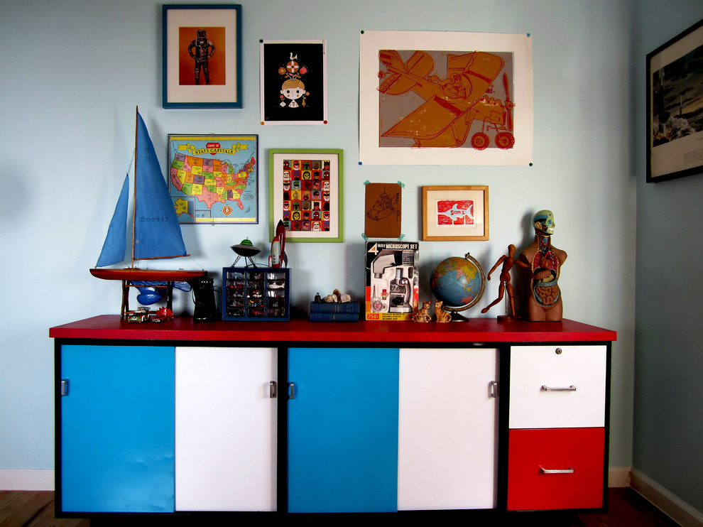 This is an example of an eclectic kids' room in Los Angeles.