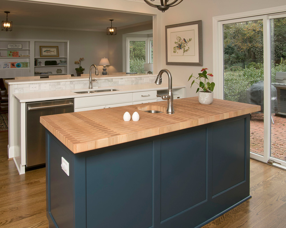 Inspiration for a mid-sized transitional u-shaped medium tone wood floor and brown floor eat-in kitchen remodel with an undermount sink, recessed-panel cabinets, white cabinets, quartz countertops, gray backsplash, marble backsplash, stainless steel appliances and an island