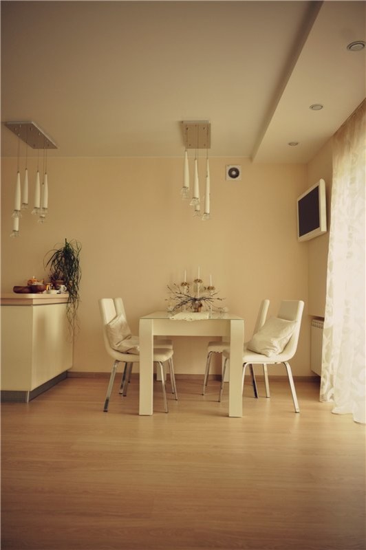 Двухкомнатная квартира для женщины. Пудра и глянец