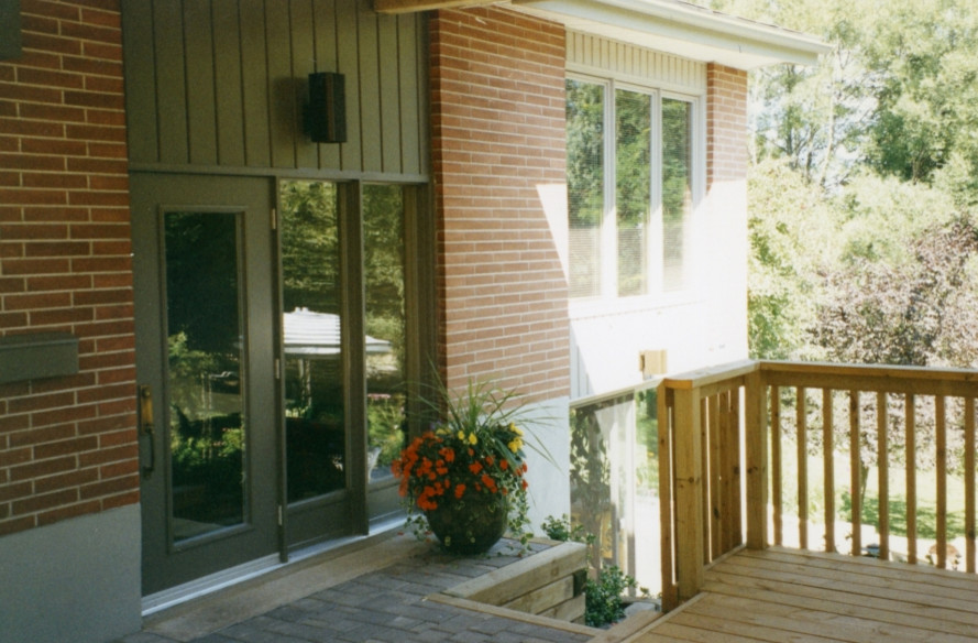 Inspiration for a courtyard patio remodel in Toronto with a roof extension