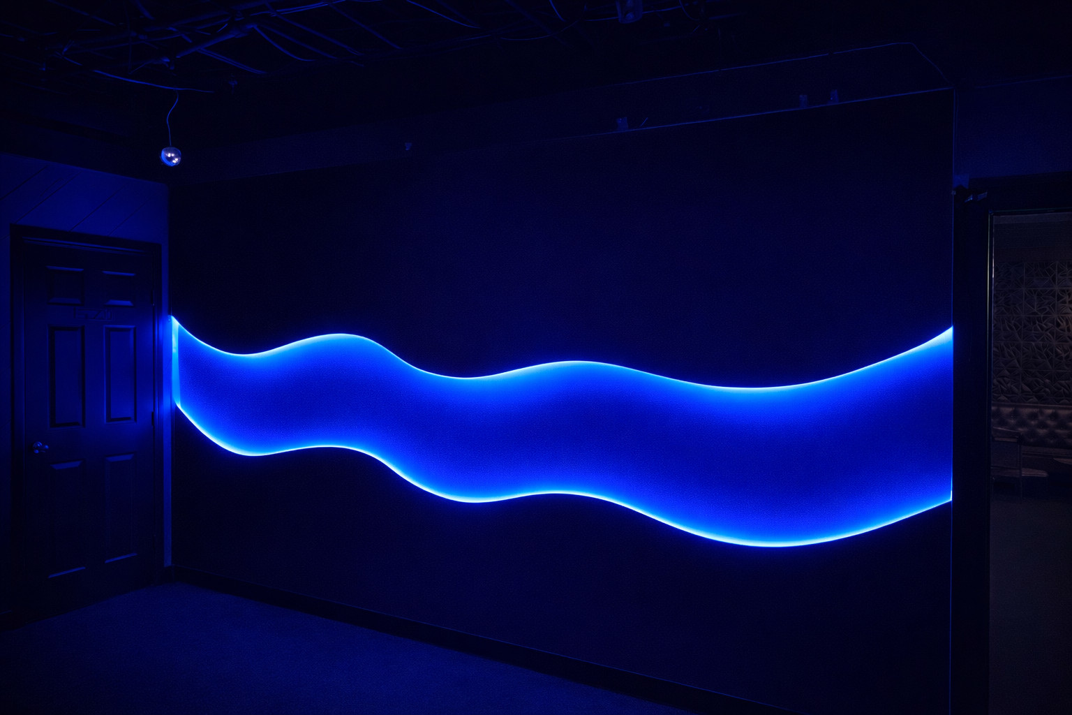 Greensboro, NC – Curvilinear LED Accent Wall for Sports Lounge