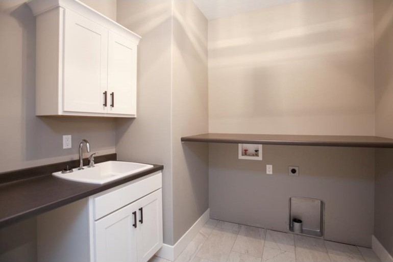 Example of a transitional laundry room design in Cedar Rapids