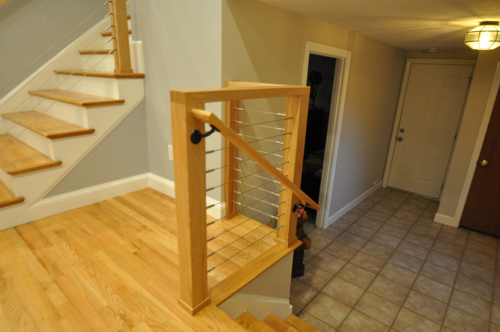 Mittelgroße Stilmix Holztreppe in L-Form mit Holz-Setzstufen und Stahlgeländer in Boston