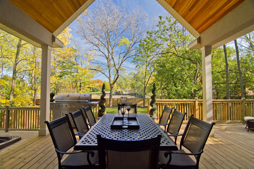 This is an example of a traditional backyard deck in Toronto.