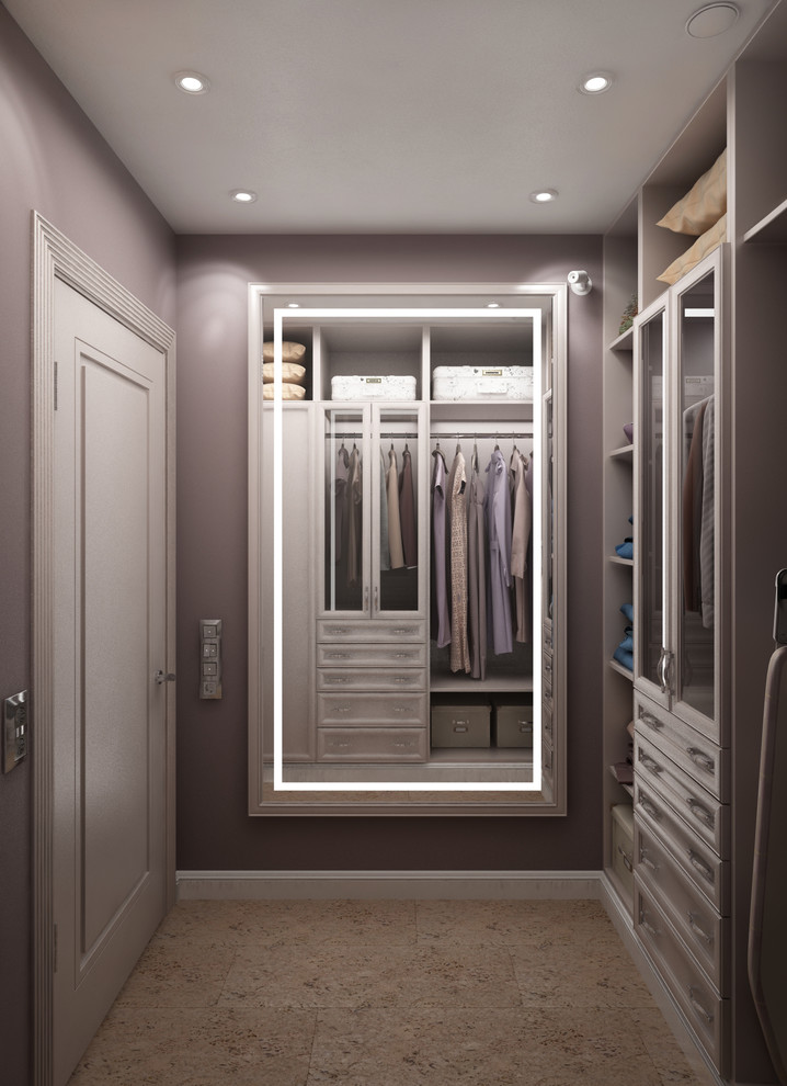 Под парусами. Гардеробная.