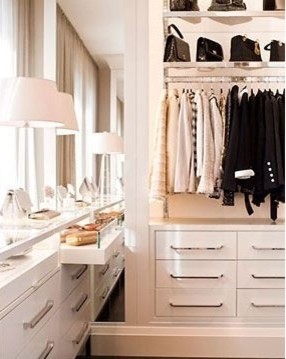 Example of a transitional closet design in Chicago