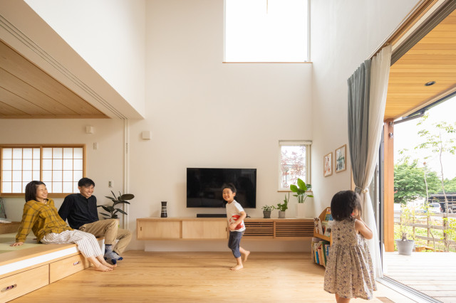 リビング japanisch-modern-wohnbereich