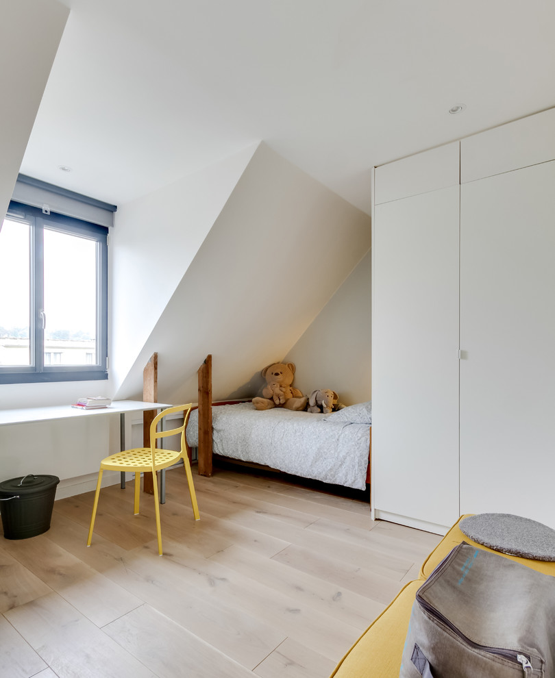 Design ideas for a contemporary kids' room in Paris.