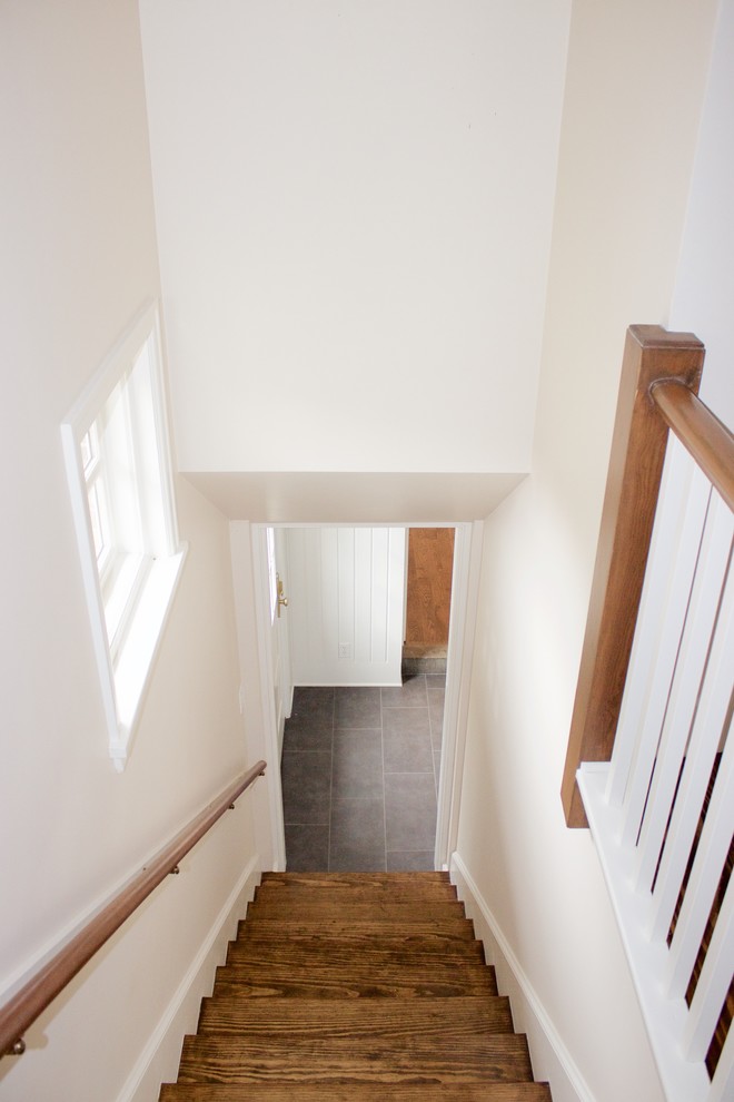 Photo of a mid-sized arts and crafts wood straight staircase in Chicago with wood risers.