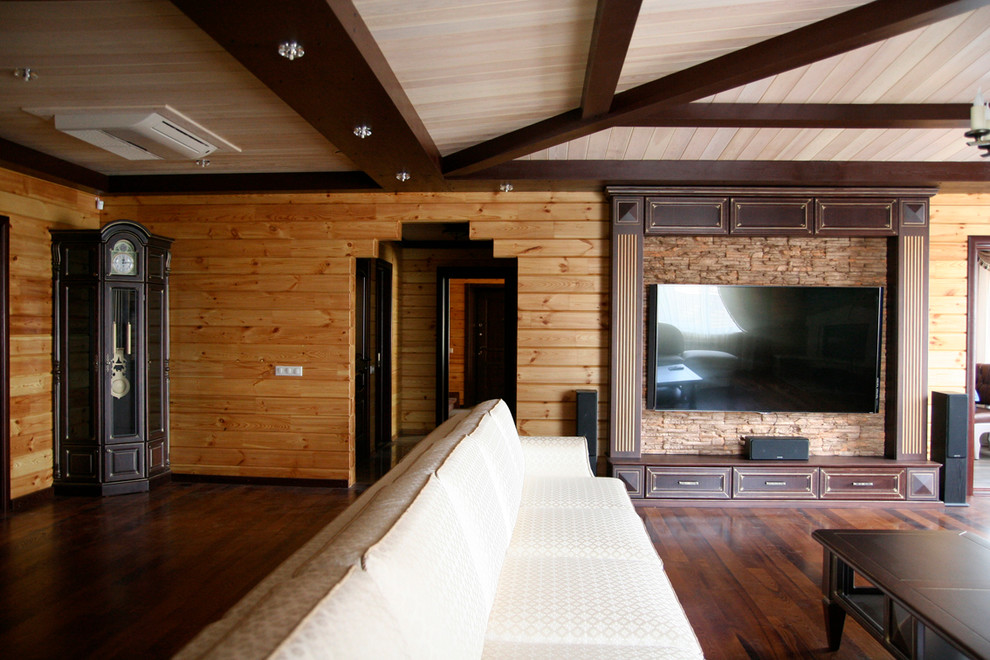 Гостиная в коттедже из клееного бруса