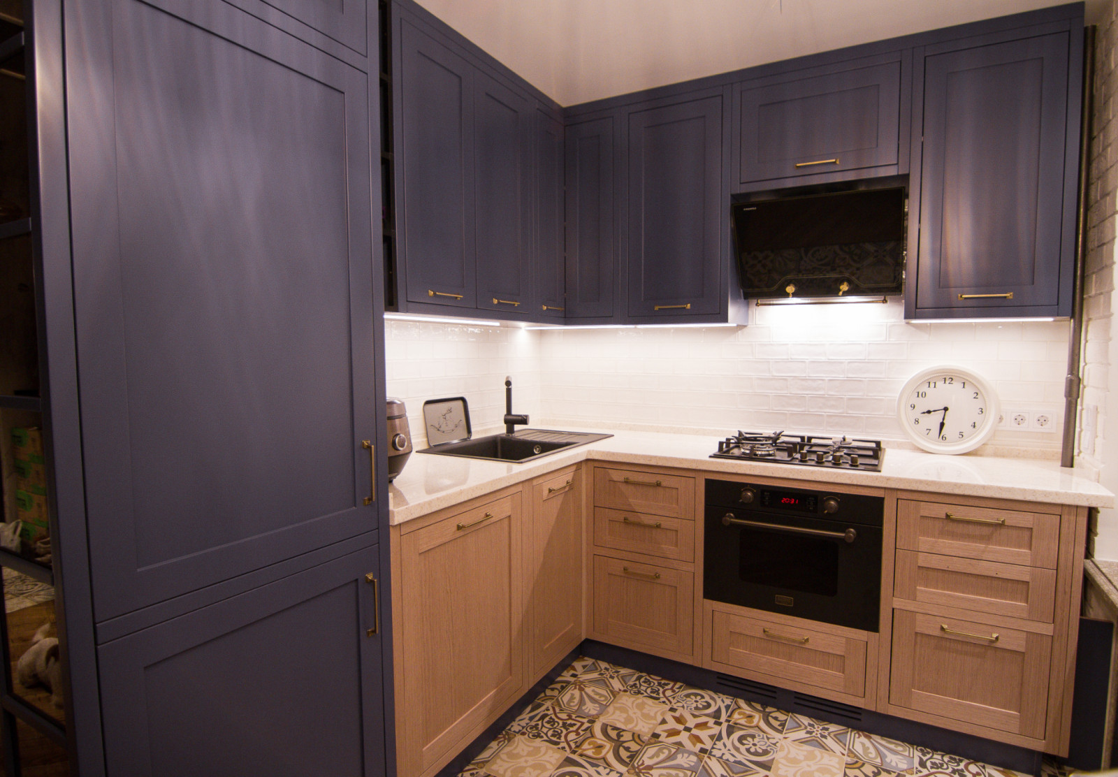 Обустройство просторной кухни.