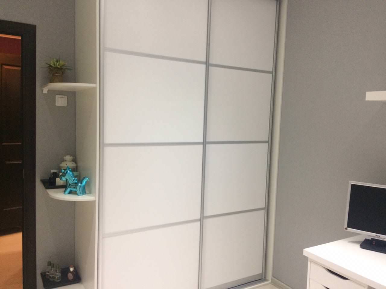 Белый шкаф Глянец + матовый белый