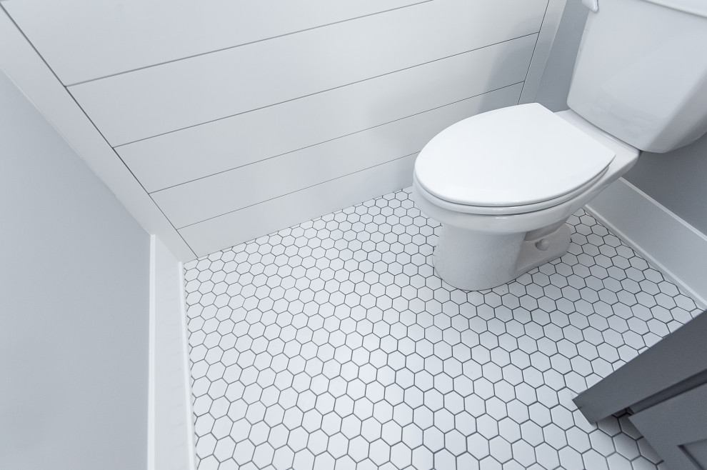Bathroom - transitional bathroom idea