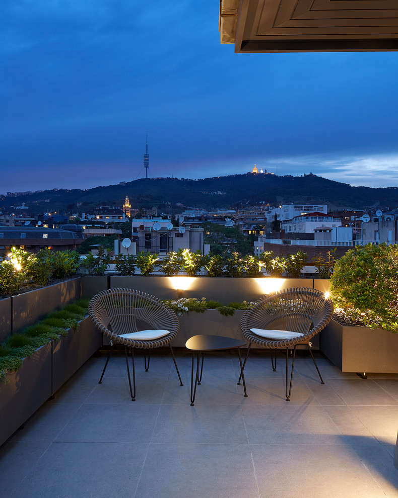 Inspiration for a mid-sized contemporary deck in Barcelona.